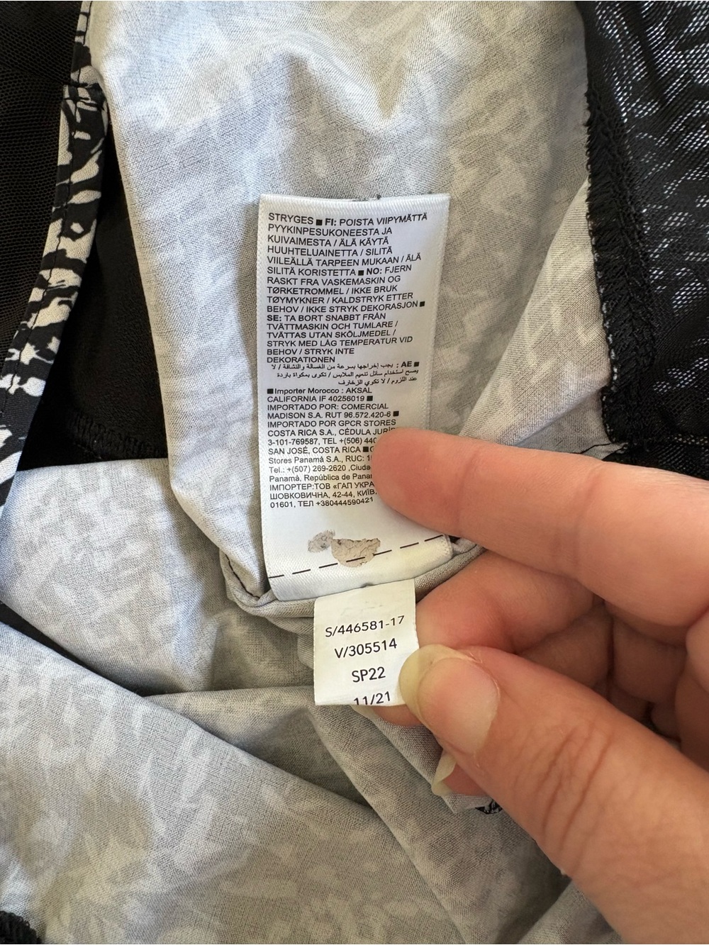 Athleta Printed Mesh Racer Run Shorts Black White Size XL 4” - Picture 7 of 11